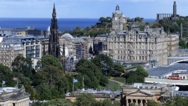 5 Epic Things To Do in Edinburgh While Travelling